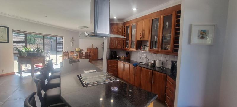 6 Bedroom Property for Sale in Outeniqua Strand Western Cape
